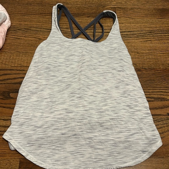 Lululemon tank top with built in bra. Size 4. Not sold anymore - Picture 1 of 3